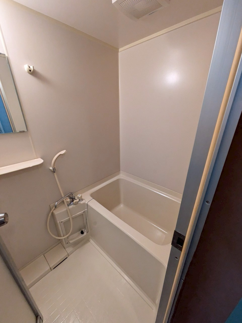 柏崎市穂波町のアパートの浴室|同間取り別の部屋の写真です。