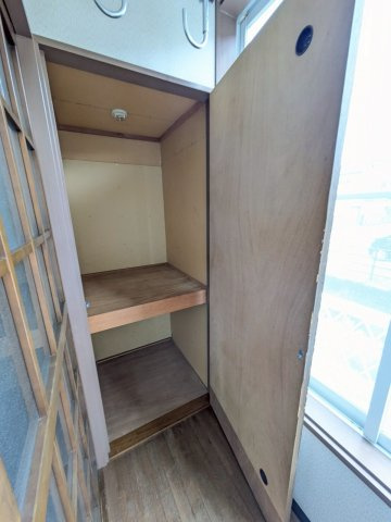 柏崎市穂波町のアパートの収納|同間取り別の部屋の写真です。