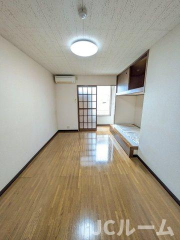 柏崎市穂波町のアパートの居間・リビング