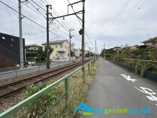 藤沢市鵠沼藤が谷4丁目　土地　全3区画C区画のその他|現地から約20m付近の風景（江ノ電の線路）