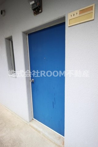 ニューサンシティコープの玄関|明るい玄関です