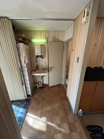 スプリングハイツ伊東の独立洗面台|洗面台右ドアトイレ、右側奥お風呂場