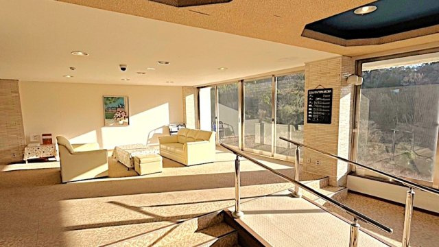 スプリングハイツ伊東のエントランス