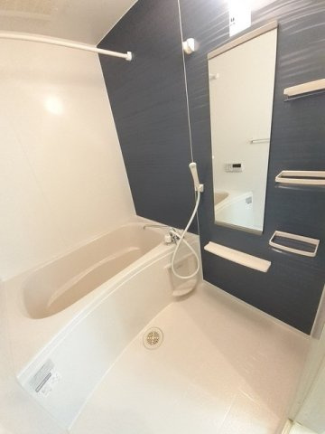 メゾンフルールＥの浴室