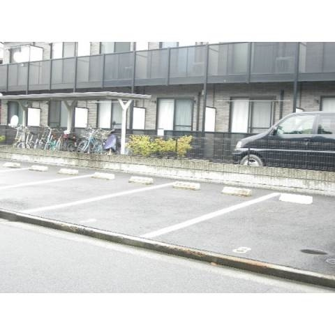 プレジールキニーネの駐車場