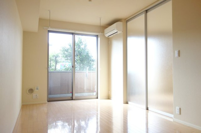 【居間・リビング】 | Plaine | ※写真は、反転タイプの他の部屋のものを使用しております。