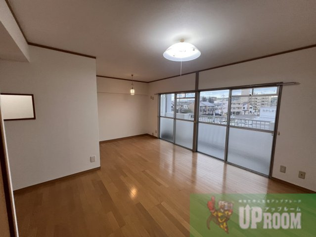 春日井駅南ハイツの居間・リビング