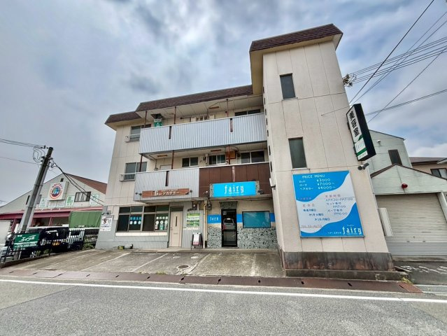 マンション鳩岡の外観