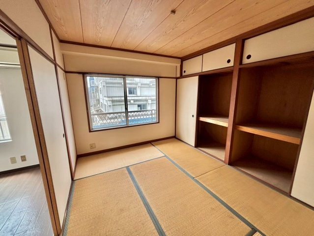 マンション鳩岡の和室