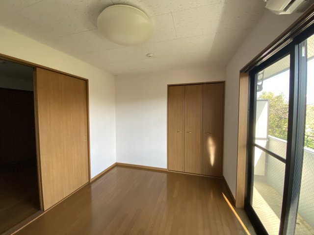 リビオン新茂原の洋室