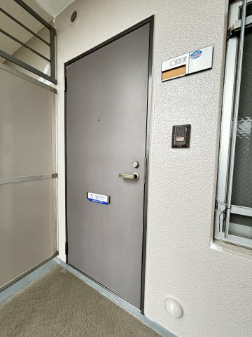 メイツ川口・青木の玄関