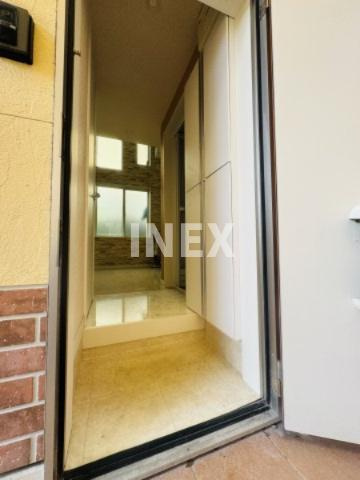横浜市西区西戸部町３丁目のアパートの玄関