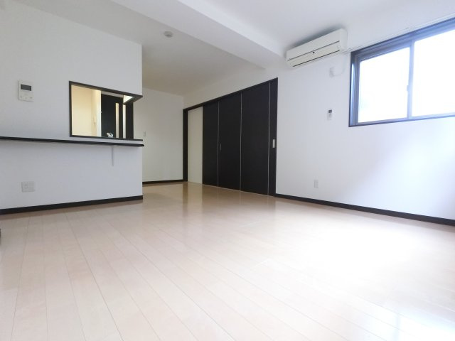 Riria本千葉弐番館の居間・リビング