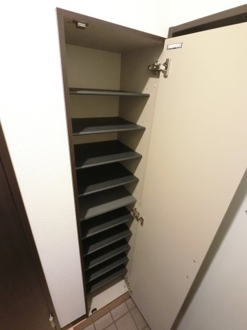 Riria本千葉弐番館の収納