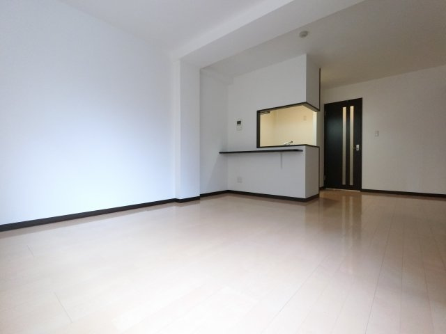 Riria本千葉弐番館の居間・リビング