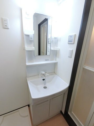 Riria本千葉弐番館の独立洗面台