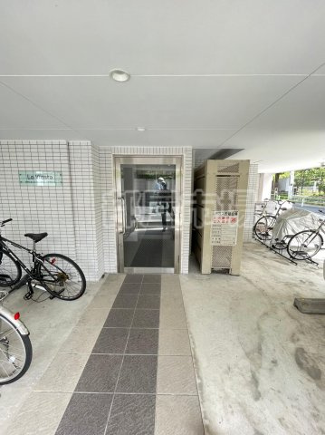 ラヴィエント三ノ輪パークサイドのエントランス