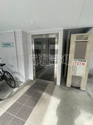 ラヴィエント三ノ輪パークサイドのエントランス