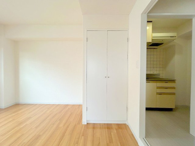 【居間・リビング】 | クリスタルビル