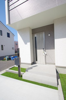 【エントランス】 | 【仲介手数料無料！！】府中市日新町5丁目　新築戸建て（全19棟）C号棟　5190万円