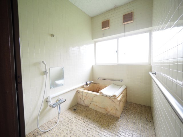 【浴室】 | 【中古戸建住宅】美郷町六郷字馬場 六郷小学校550ｍ5LDK電動シャッタービルトイン車庫あり