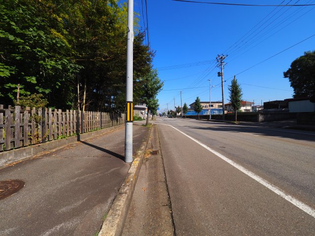 【前面道路含む現地写真】 | 【中古戸建住宅】美郷町六郷字馬場 六郷小学校550ｍ5LDK電動シャッタービルトイン車庫あり