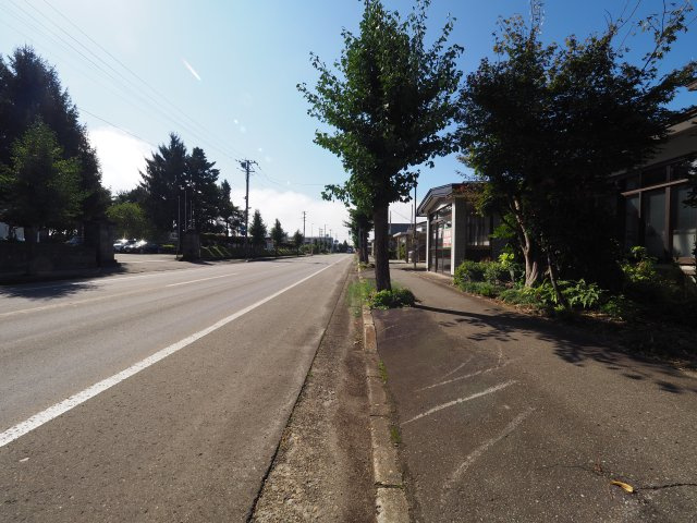 【前面道路含む現地写真】 | 【中古戸建住宅】美郷町六郷字馬場 六郷小学校550ｍ5LDK電動シャッタービルトイン車庫あり