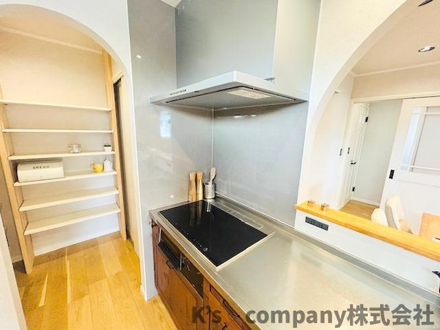 茅ヶ崎市本村1丁目　新築戸建のキッチン|お手入れのしやすいIHクッキングヒーター☆吹きこぼれもサッとひと拭き♪