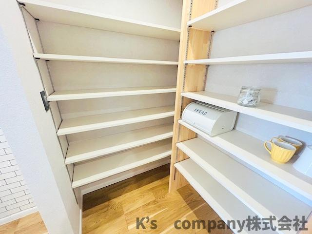 茅ヶ崎市本村1丁目　新築戸建の収納|仕切り棚付きの整理のしやすい収納棚☆