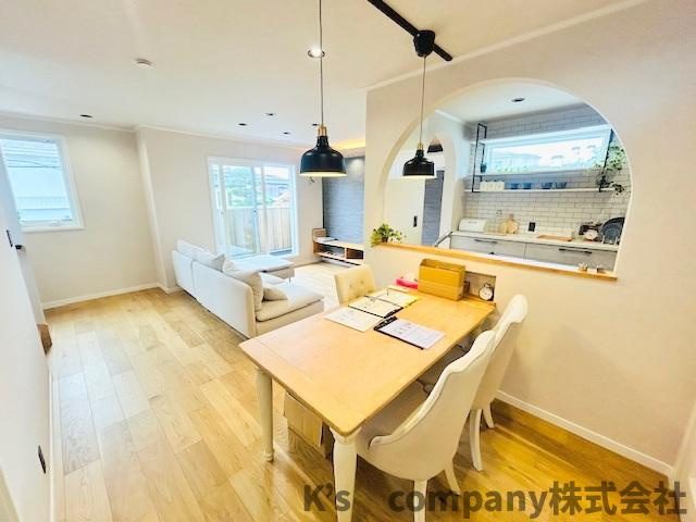 茅ヶ崎市本村1丁目　新築戸建の居間・リビング|2階のリビングダイニングスペース◇