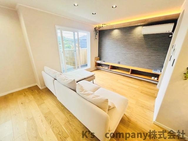 茅ヶ崎市本村1丁目　新築戸建の居間・リビング|リビングスペース◇アクセントクロスがおしゃれな空間にしてくれています◇