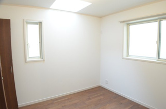 【洋室】 | さいたま市浦和区駒場１丁目（全５棟） | 【3号棟】一人ひとり違う「快適な条件」を実現するため内装はシンプルに統一しています。