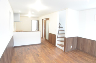 【居間・リビング】 | さいたま市浦和区駒場１丁目（全５棟） | 【４号棟】快適なリビングの条件「陽当たり、通風、開放感」が実現されています。