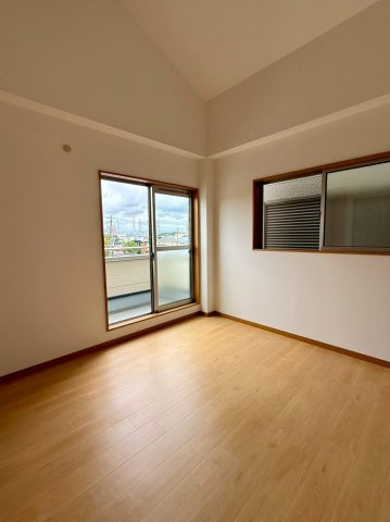 船堂町1丁　戸建の洋室