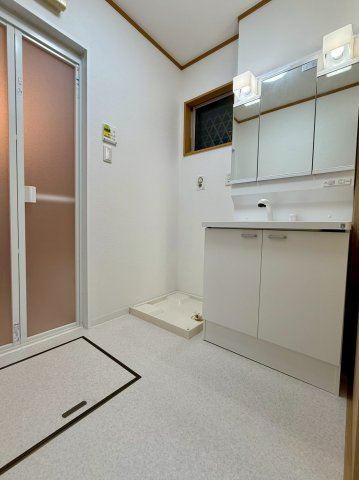 船堂町1丁　戸建の洗面所