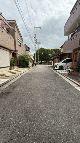 船堂町1丁　戸建の前面道路含む現地写真