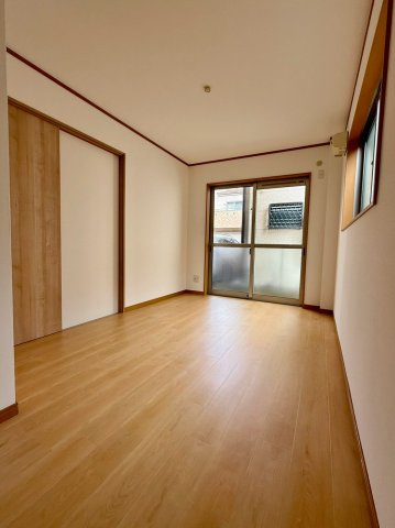 船堂町1丁　戸建の洋室