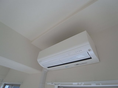 【設備】 | エクセレンス藤井 | リビングにはエアコンが1台付いてます