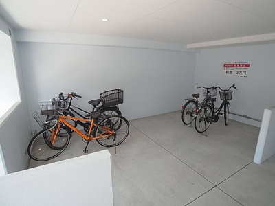 【その他共用部分】 | エクセレンス藤井 | 屋内の駐輪スペース