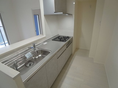 【キッチン】 | エクセレンス藤井 | カウンターシステムキッチン、3口ガスコンログリル付き