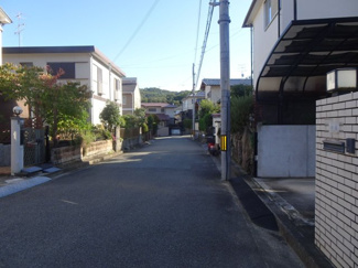 【前面道路含む現地写真】 | 川西市湯山台2丁目　中古一戸建て
