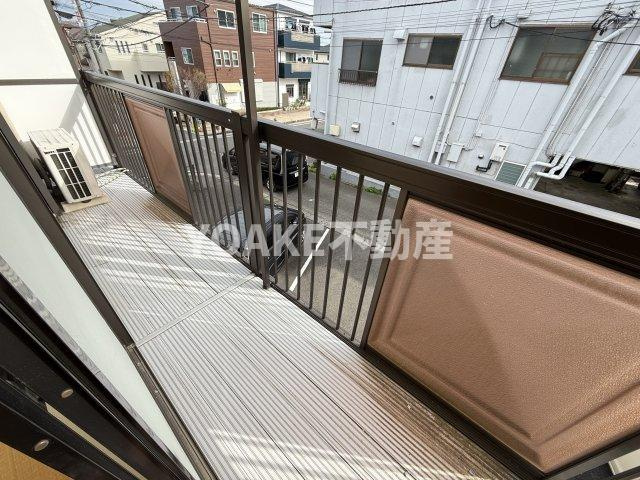 海老名市東柏ケ谷１丁目のアパートのバルコニー