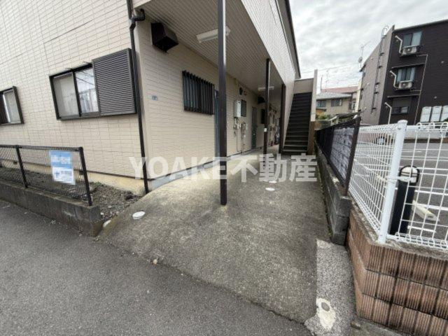 海老名市東柏ケ谷１丁目のアパートのエントランス