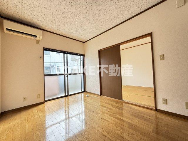 海老名市東柏ケ谷１丁目のアパートの居間・リビング|画像はリフォーム・クリーニング前のものです。現況優先。