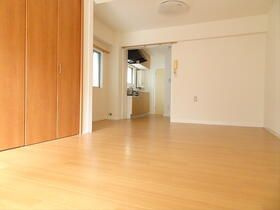 シャレー南台の居間・リビング