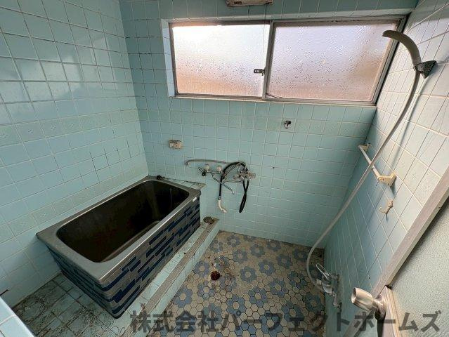 養父丘2丁目戸建の浴室|落ち着いた空間のお風呂です