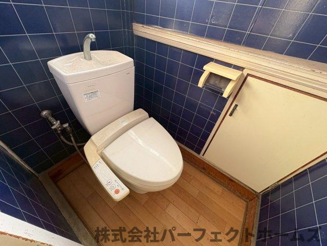 養父丘2丁目戸建のトイレ|コンパクトで使いやすいトイレです