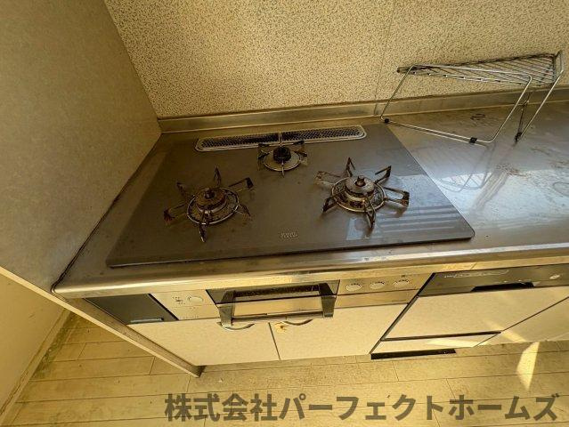 養父丘2丁目戸建のキッチン|コンパクトなキッチンで掃除もラクラク