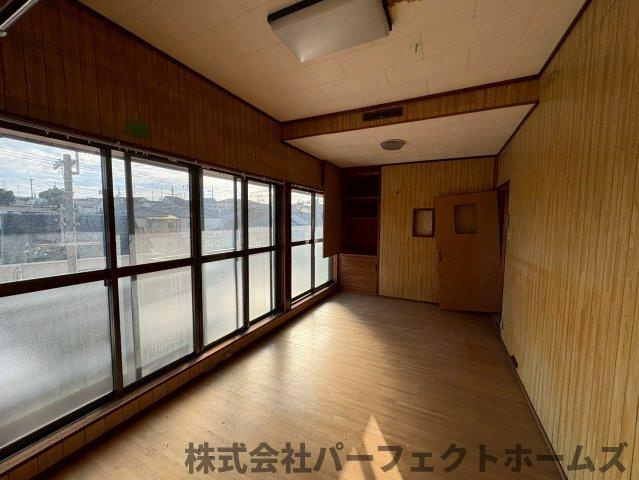 養父丘2丁目戸建の洋室|ゆったりした洋室です