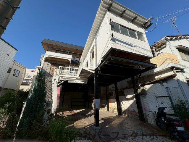 養父丘2丁目戸建の駐車場|駐車場に車を止められます